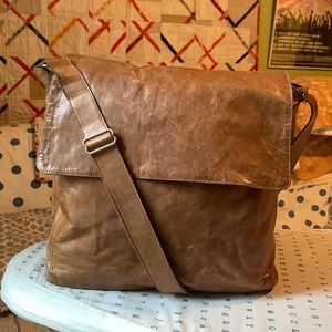 mo851 leather tan messenger bag